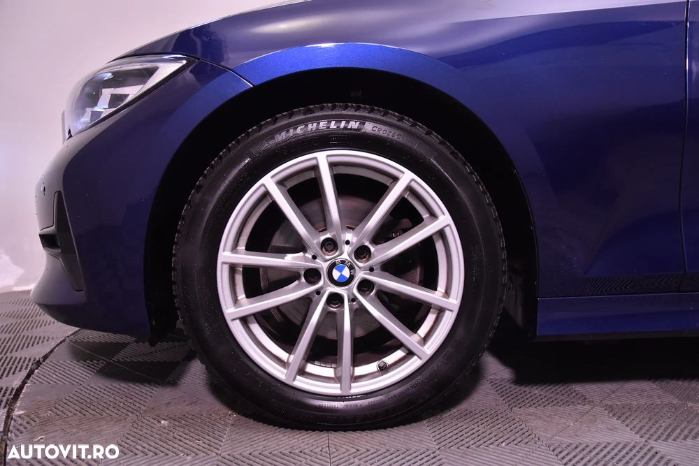 BMW Seria 3 320i Touring Aut. - 13