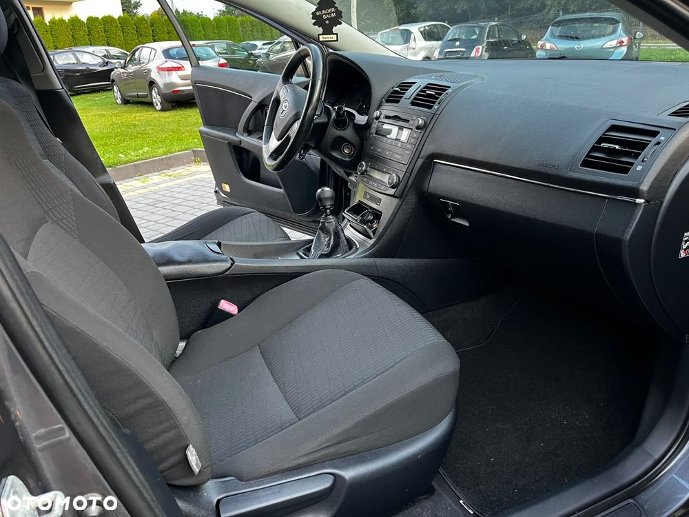 Toyota Avensis - 18