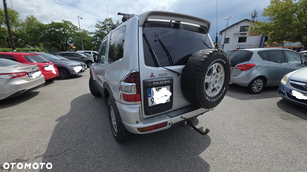 Mitsubishi Pajero - 4