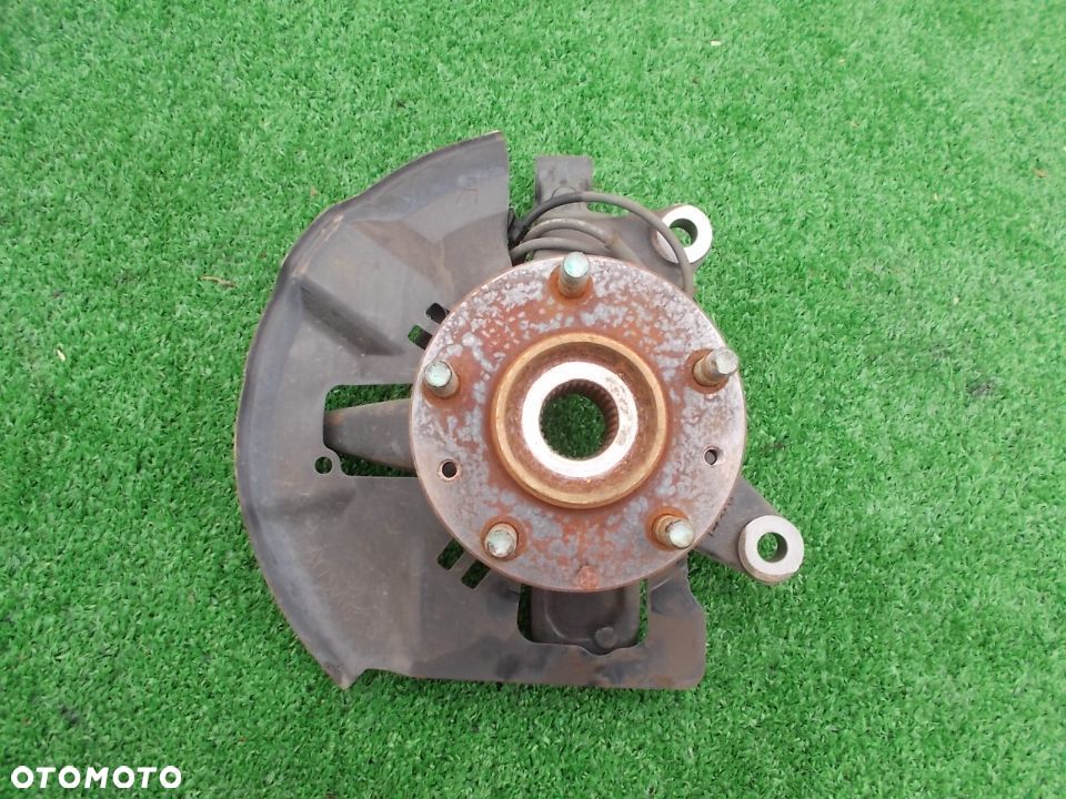 Mazda CX 7 2.2D zwrotnica piasta prawy przod - 1