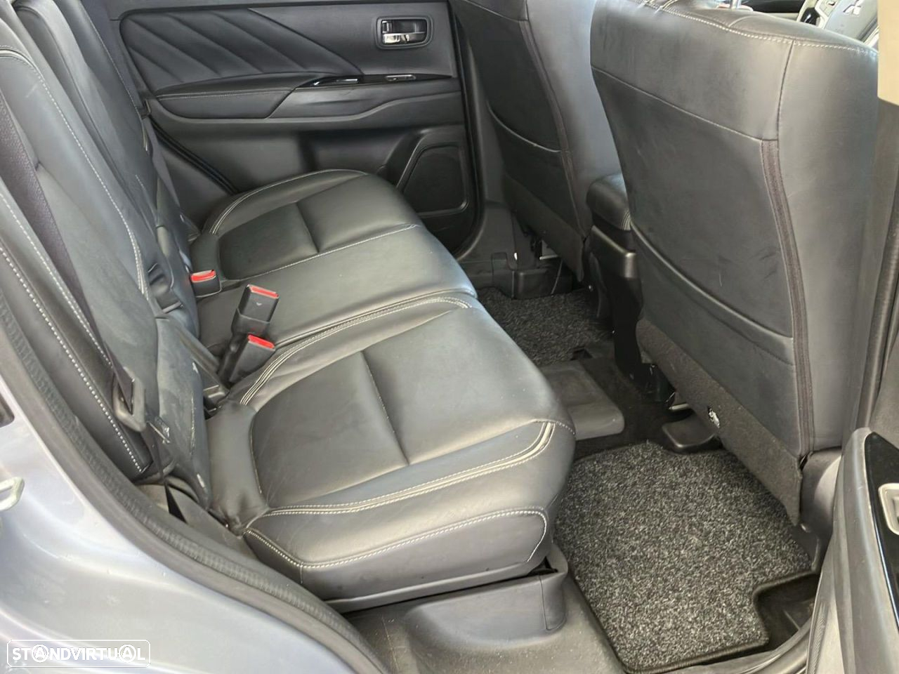 Mitsubishi Outlander 2.0 PHEV Intense Navi - 17