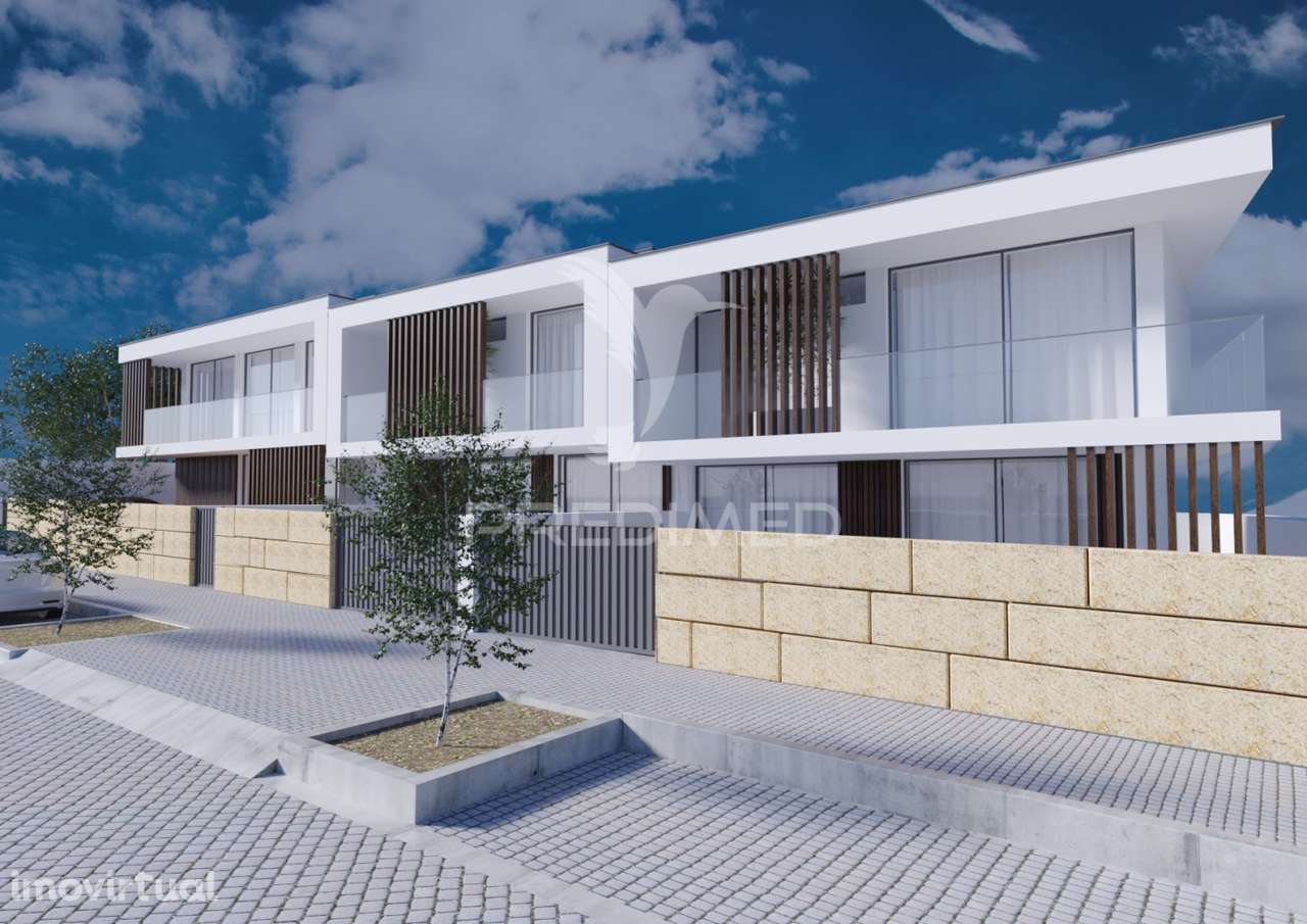 Moradia independente em início de construção, com 3 suítes, piscina... - Grande imagem: 2/26
