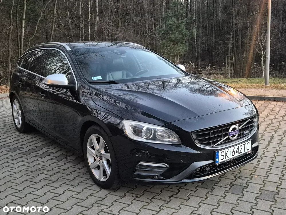 Volvo V60 T5 Drive-E R-Design Summum - 1