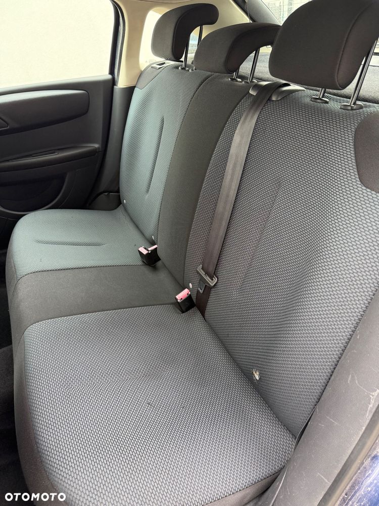 Citroën C4 1.4 16V Style - 12