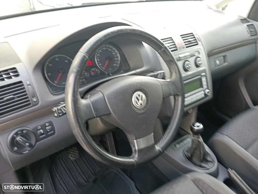 VW Touran 1.9 TDi Highline EC 7L - 24