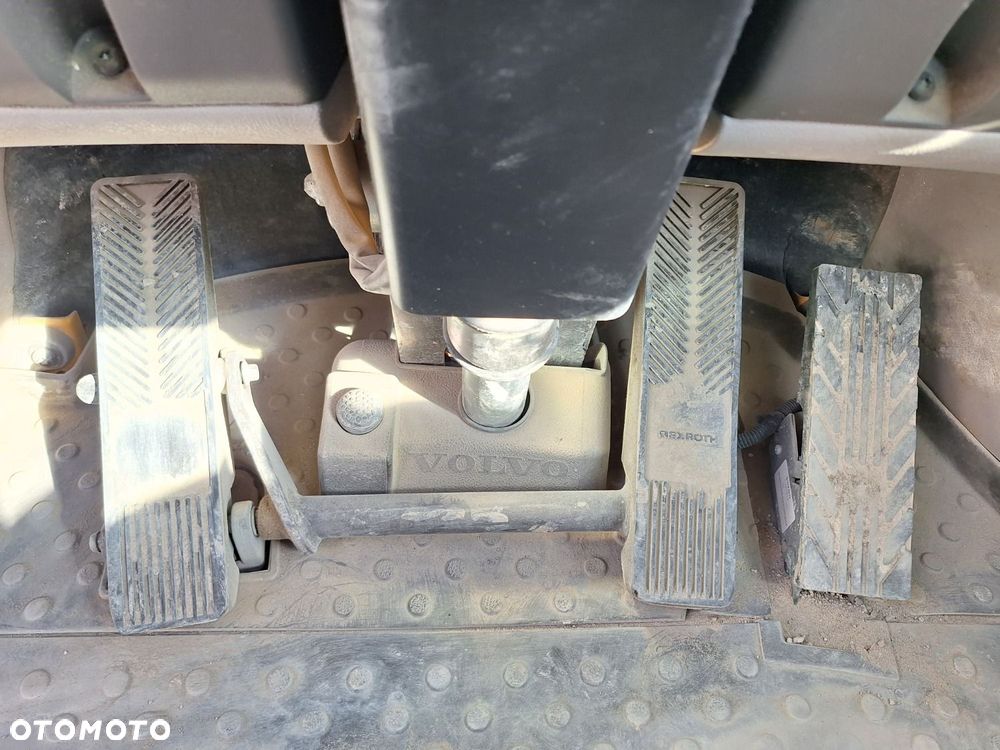 Volvo L 120 H 4X4 - 12