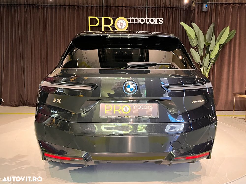 BMW iX - 16