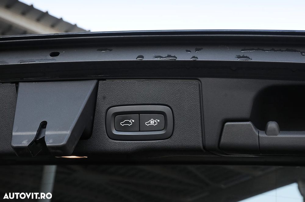 Volvo XC 60 B4 MHEV AT8 AWD Inscription - 29