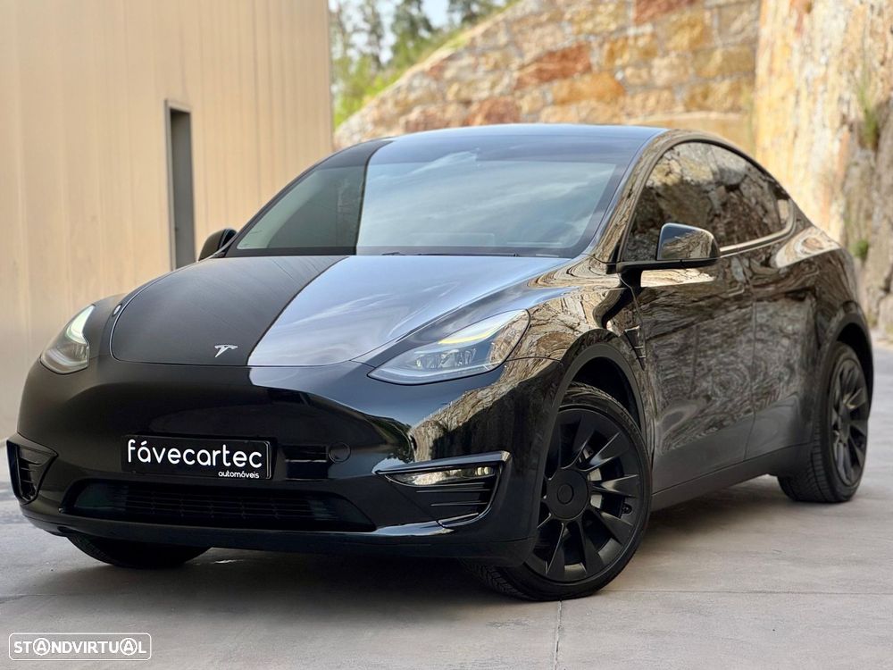 Tesla Model Y Long Range Dual Motor AWD - 26