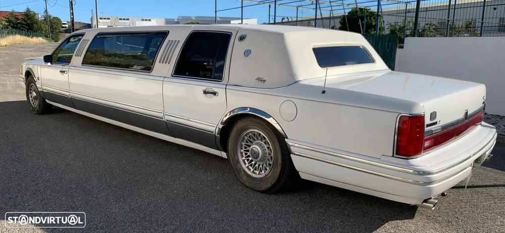 Lincoln Town Car - 4