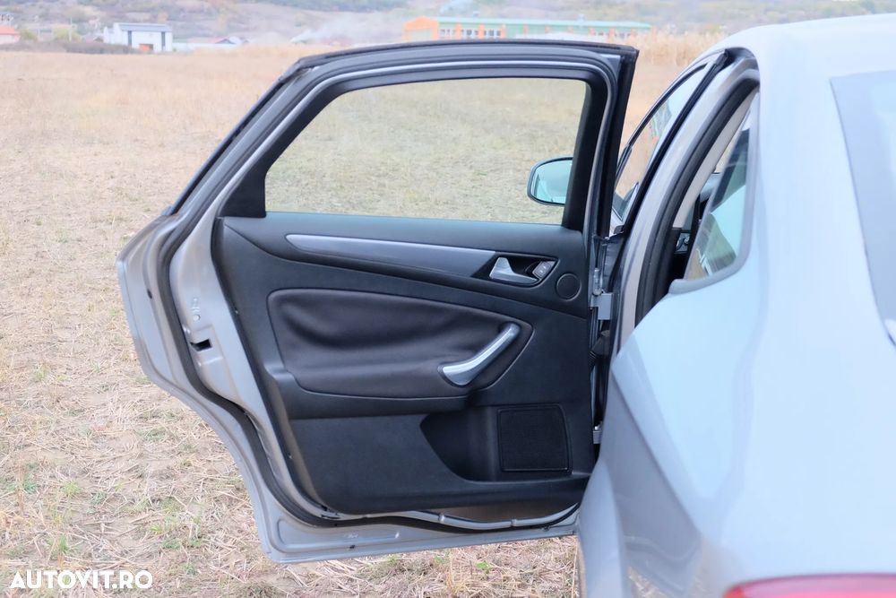 Ford Mondeo - 27