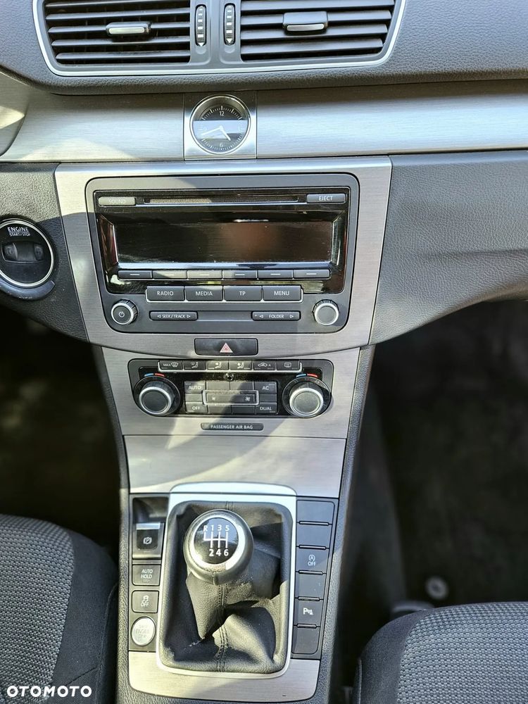 Volkswagen Passat 1.6 TDI DPF BlueMot Comfortline - 11