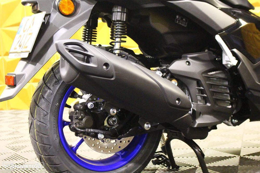 Yamaha NMAX Black Edition - 10