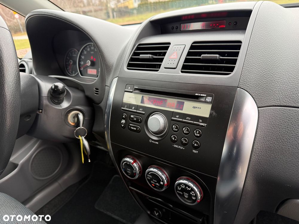 Suzuki SX4 1.5 Streetline 4x2 Classic - 11