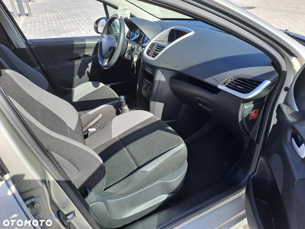 Peugeot 207 - 13