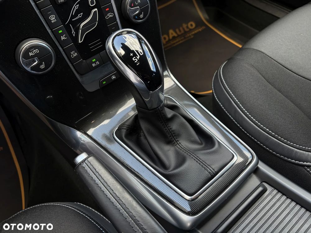 Volvo V40 D4 Geartronic Momentum - 31