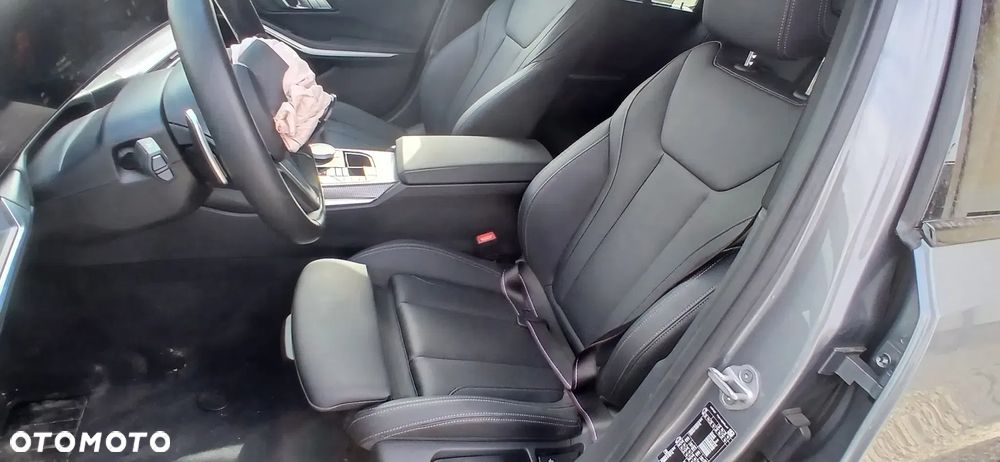 BMW Seria 3 318i M Sport - 14