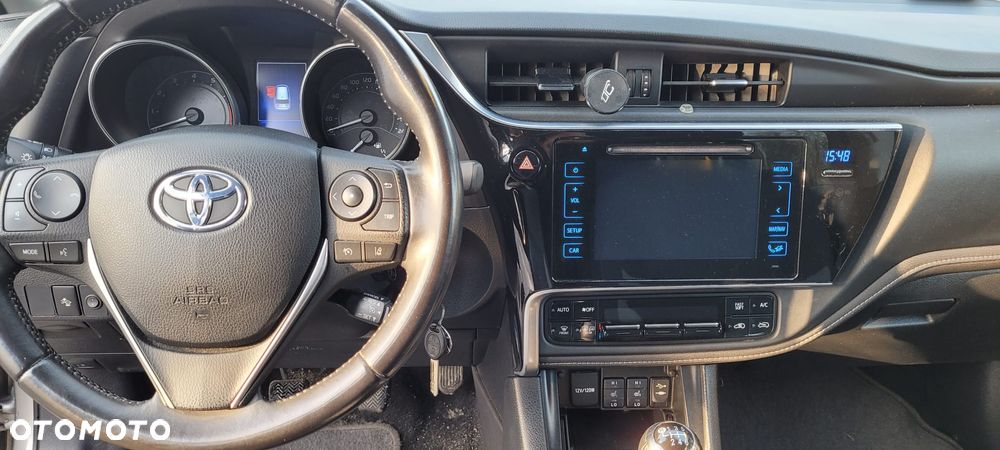 Toyota Auris 1.6 Premium Comfort - 19