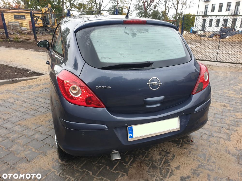 Opel Corsa 1.4 16V Cosmo - 8