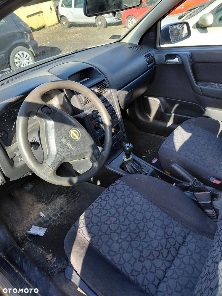 Na części Opel Astra Caravan  Rok 2000 Pojemność 1597 Moc 74 kw Diesel - 6