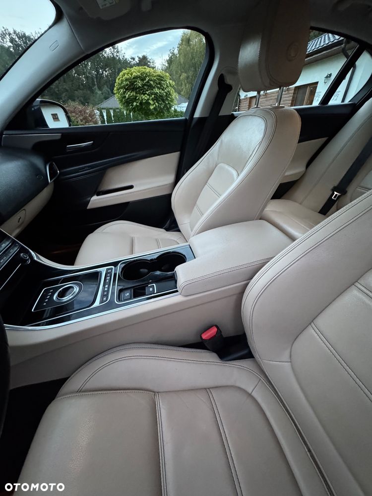 Jaguar XE - 29
