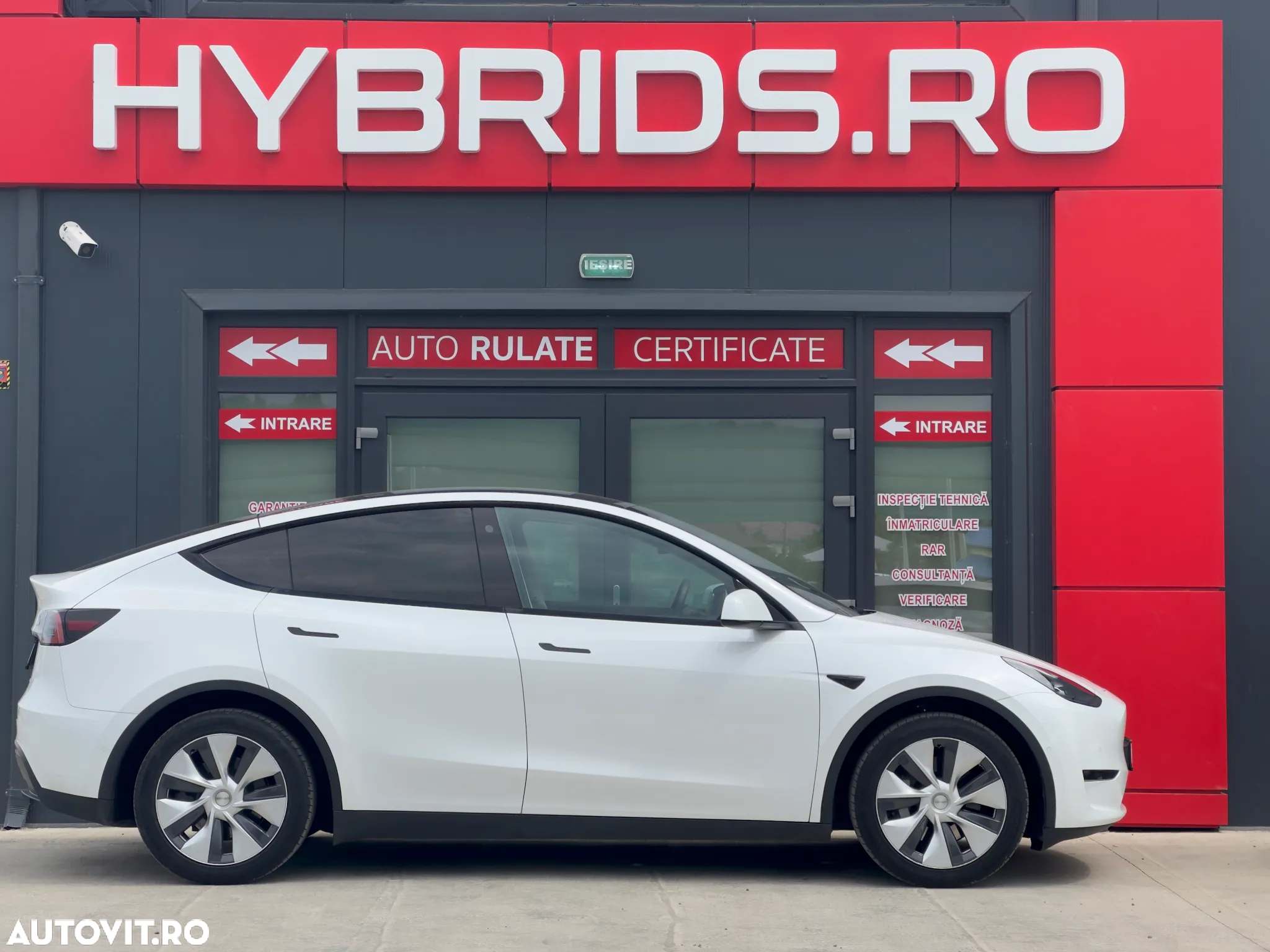 Tesla Model Y Long Range Dual Motor AWD - 9