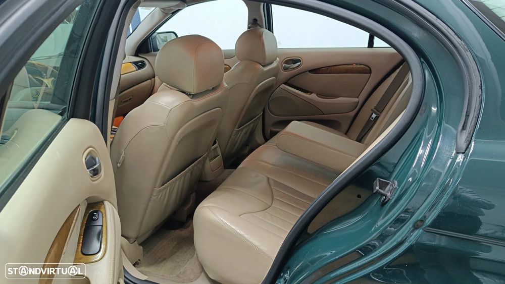 Jaguar S-Type 3.0 V6 Executive Auto. - 10
