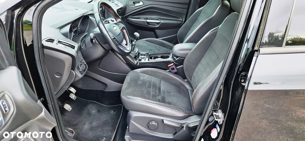 Ford Kuga 1.5 EcoBoost 2x4 ST-Line - 23