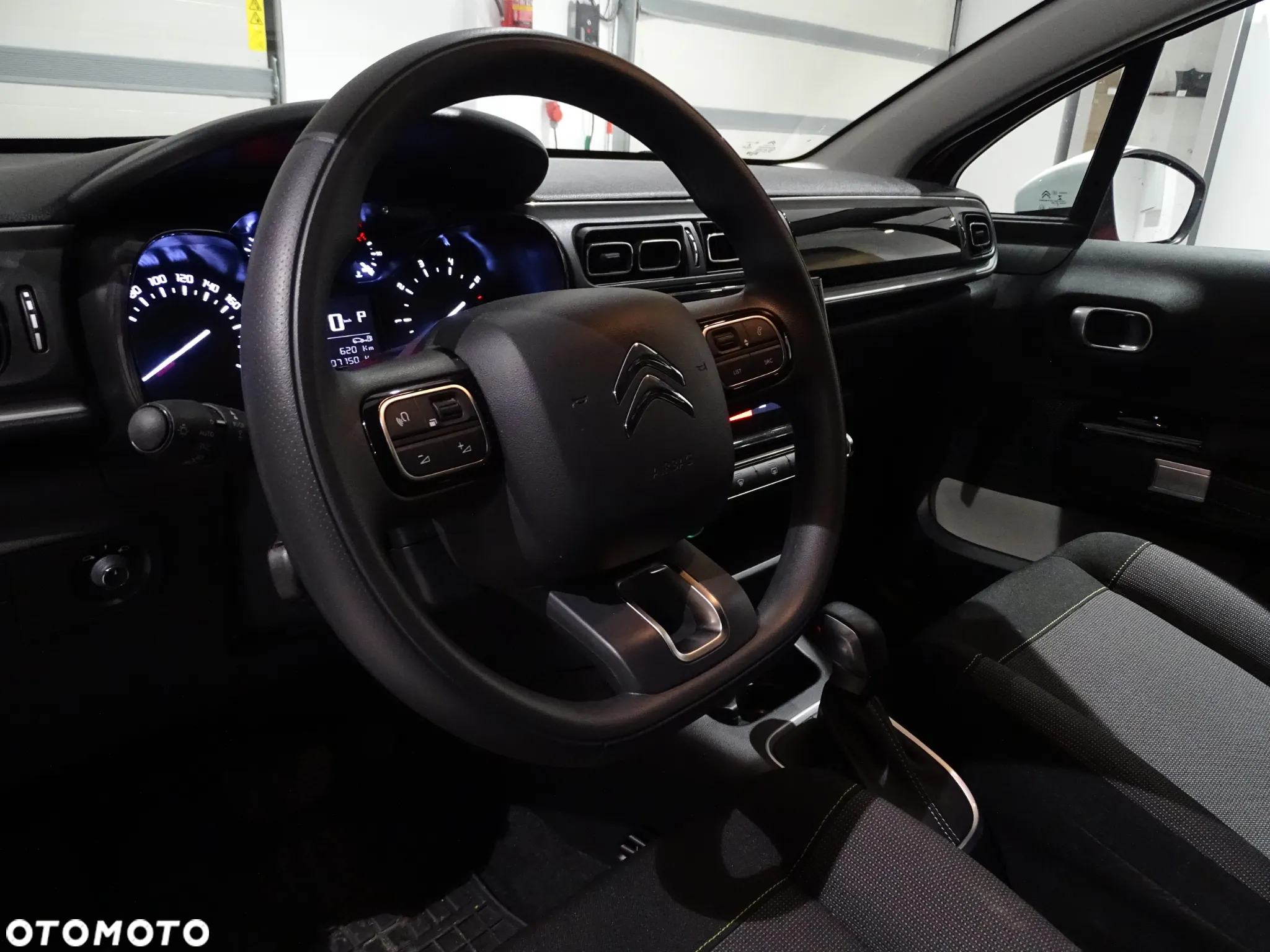 Citroën C3 1.2 PureTech Shine EAT6 - 12