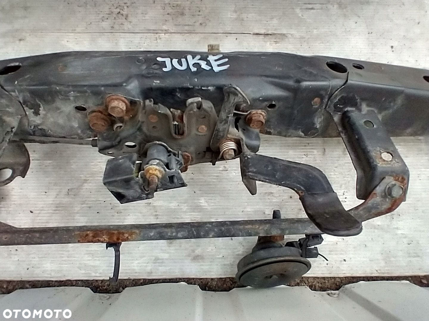 NISSAN JUKE I F15 PAS PRZEDNI GÓRNY ZAMEK MASKI WZMOCNIENIE KLAKSON - 7