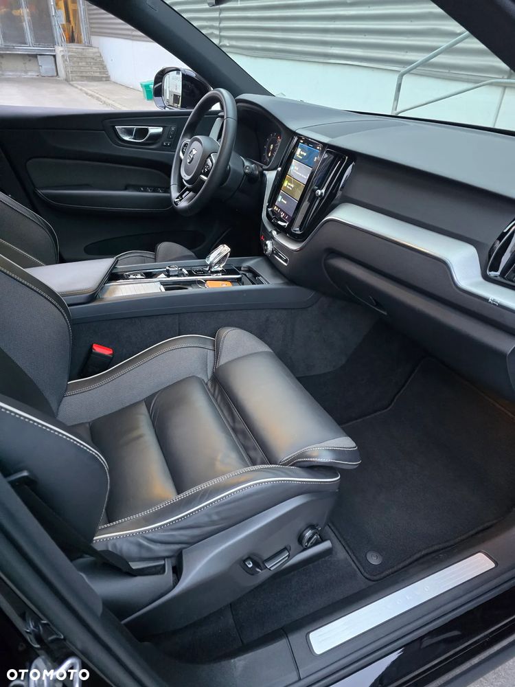 Volvo XC 60 B4 D AWD Plus Bright - 12