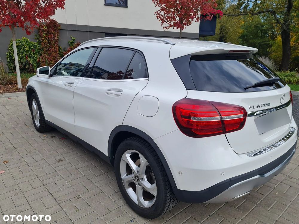 Mercedes-Benz GLA - 4