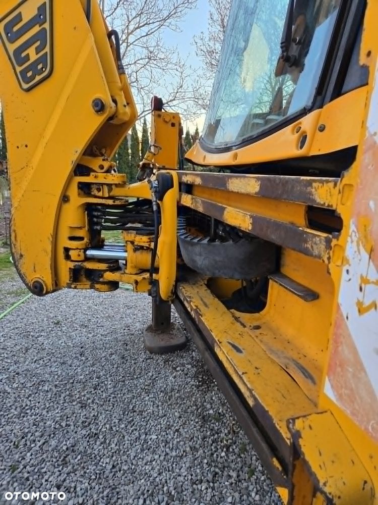 JCB 4CX - 13