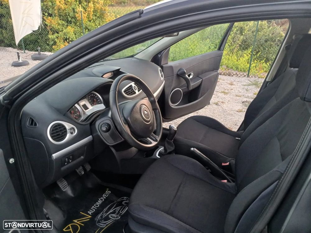 Renault Clio 1.2 16V Confort - 2