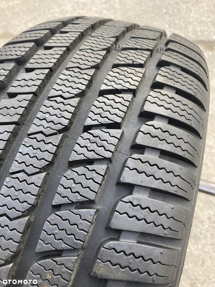 225/50/17 Kumho i'Zen KW27 XRP Extended RunFlst 94V - 2