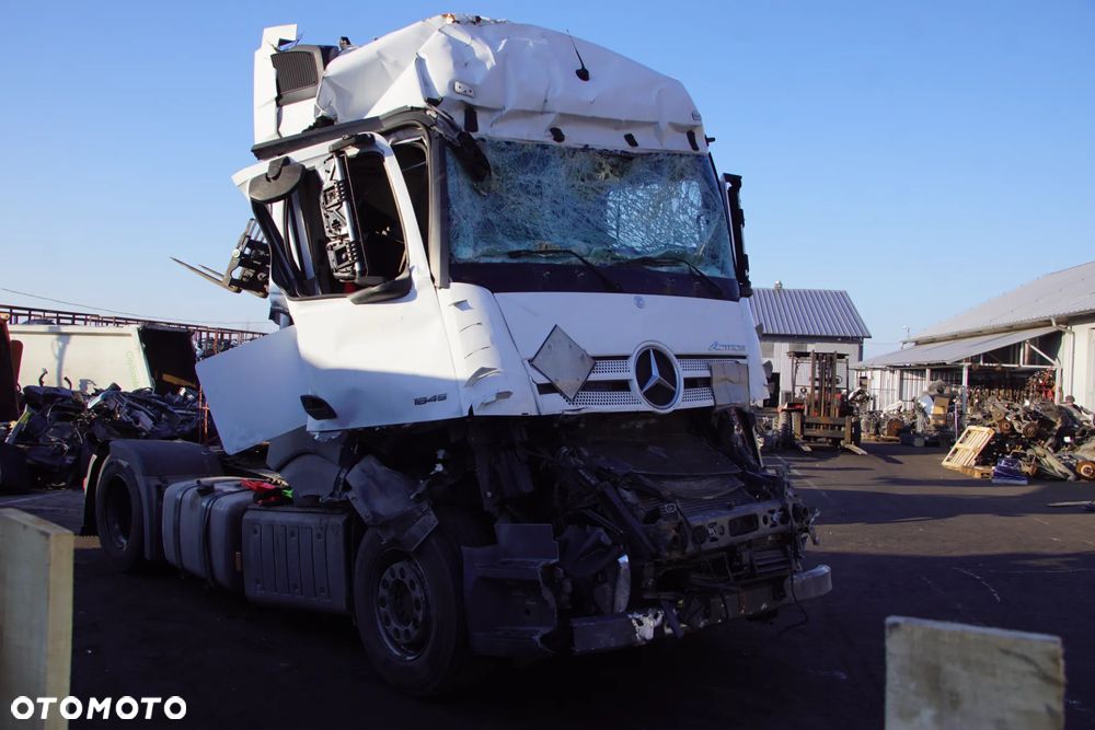 Pojazd na części - Mercedes Actros MP4 1845 12.8 449 KM OM471LA G211-12 9147 2018R Silnik Skrzynia Drzwi Grill Siodło Zbiornik Lampa Lusterko Deska Kokpit Sterownik Moduł Czujnik Licznik Panel Kierownica - 9