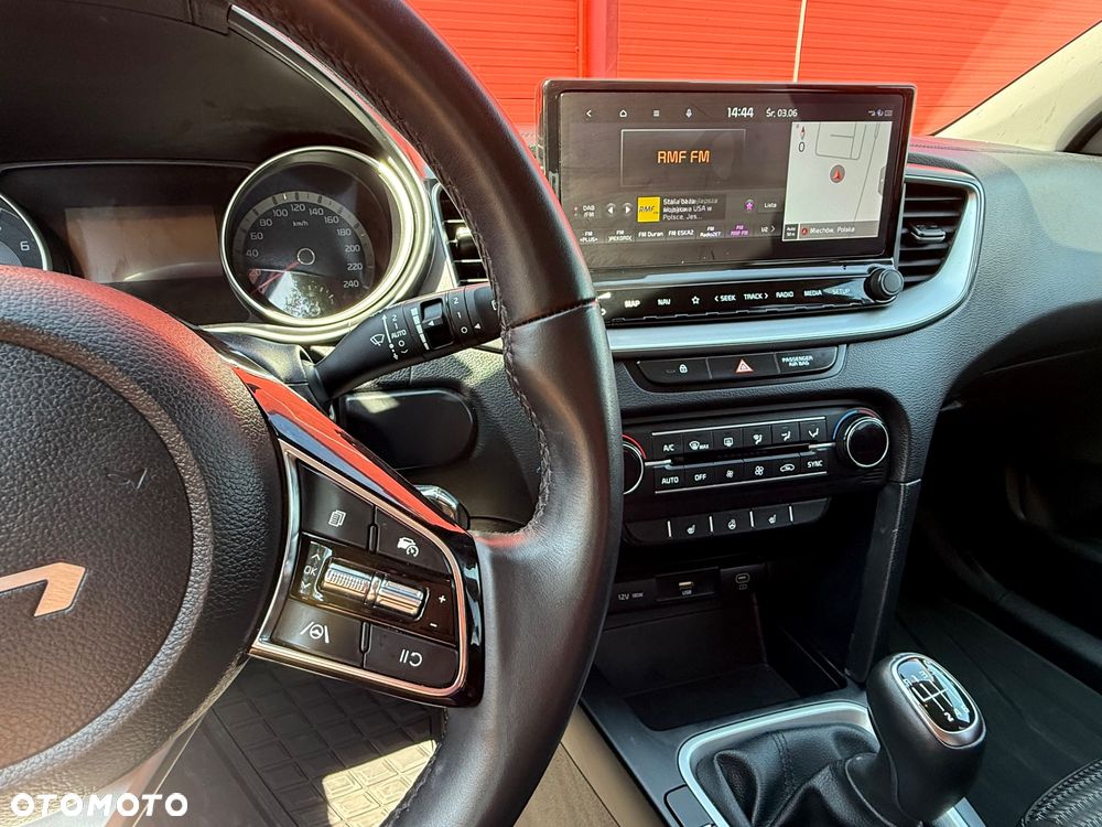 Kia Ceed - 16