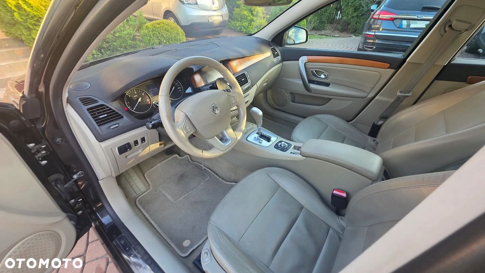 Renault Laguna V6 dCi 235 FAP GT - 18