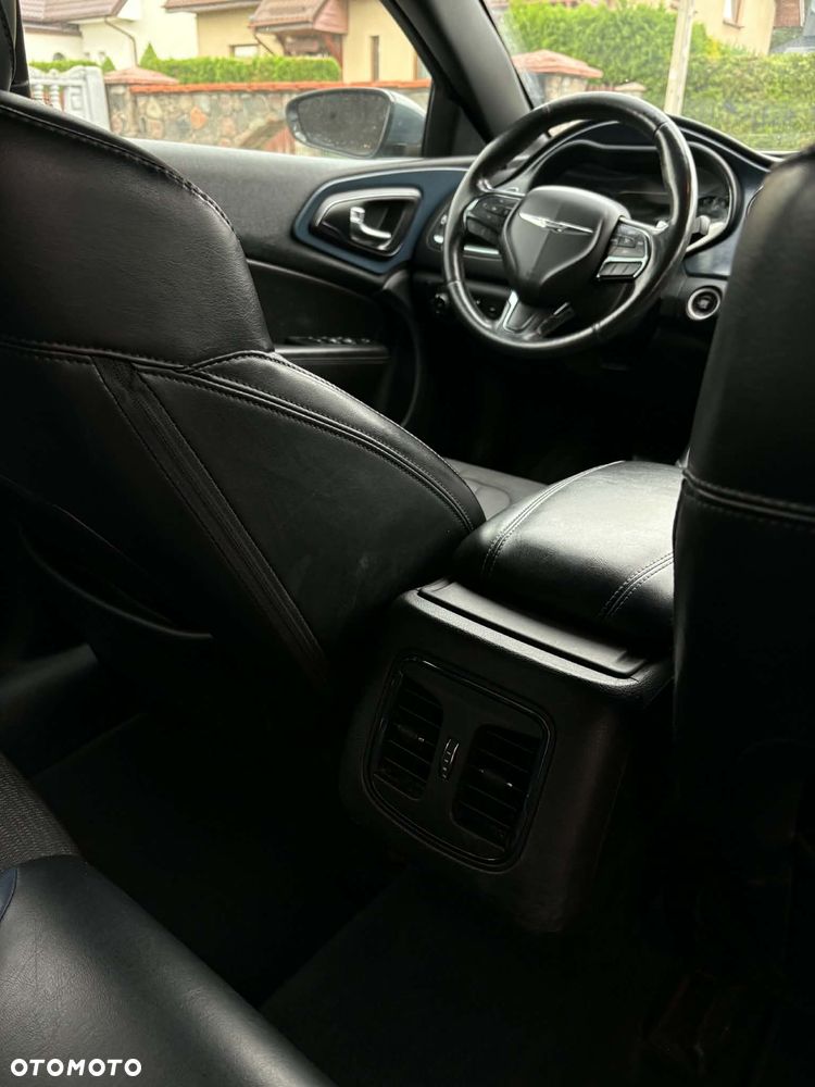 Chrysler 200 - 17