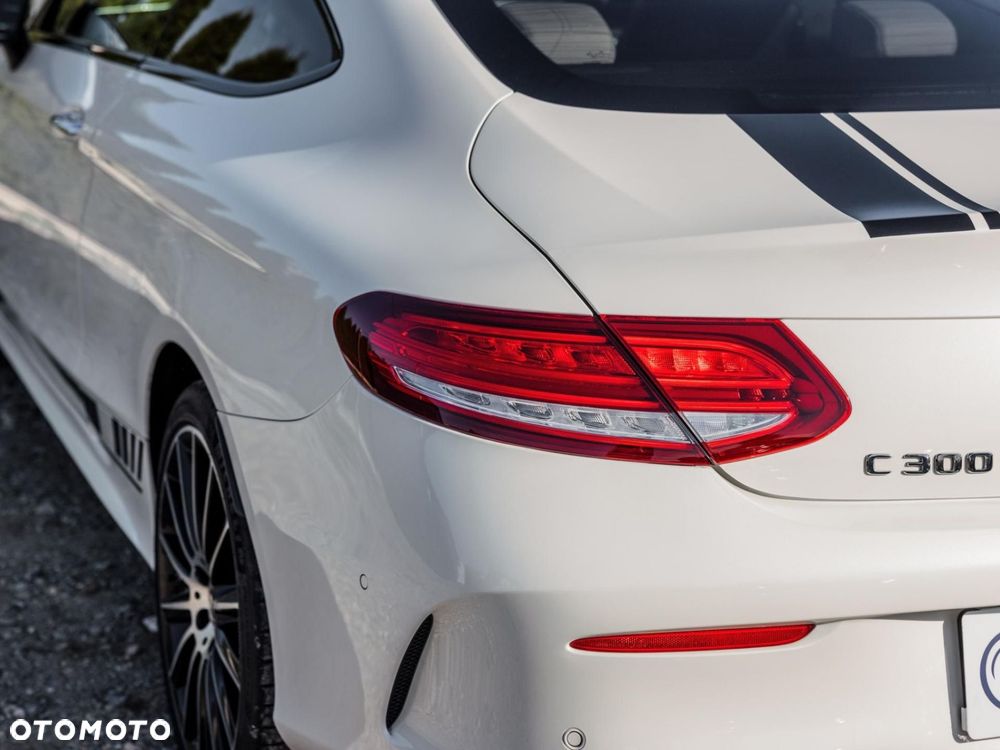 Mercedes-Benz Klasa C 300 9G-TRONIC - 39