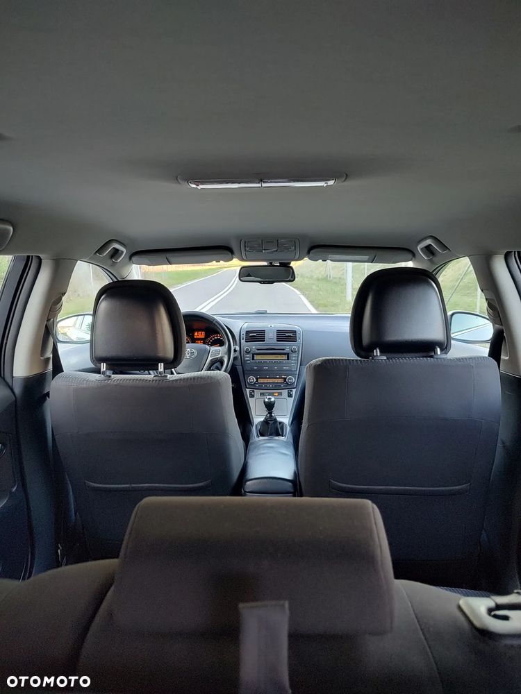 Toyota Avensis 1.8 Sol - 11