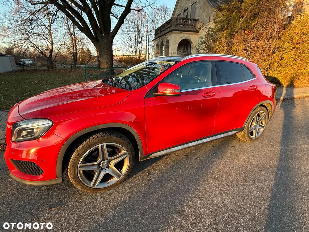 Mercedes-Benz GLA 250 4Matic 7G-DCT - 14