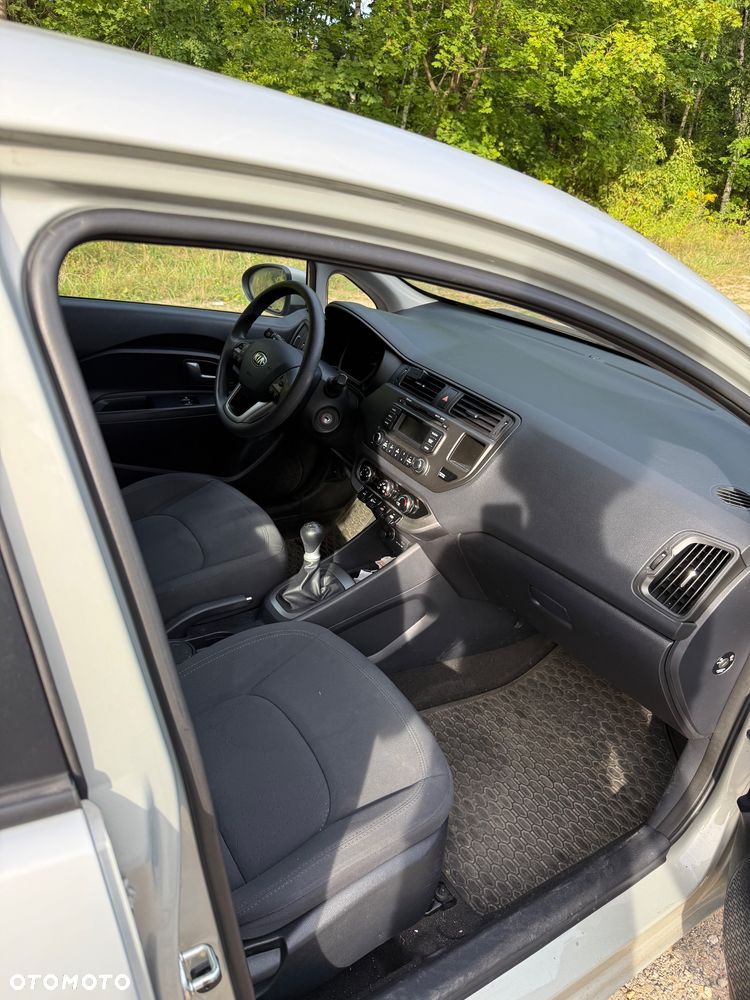 Kia Rio 1.2 L - 13