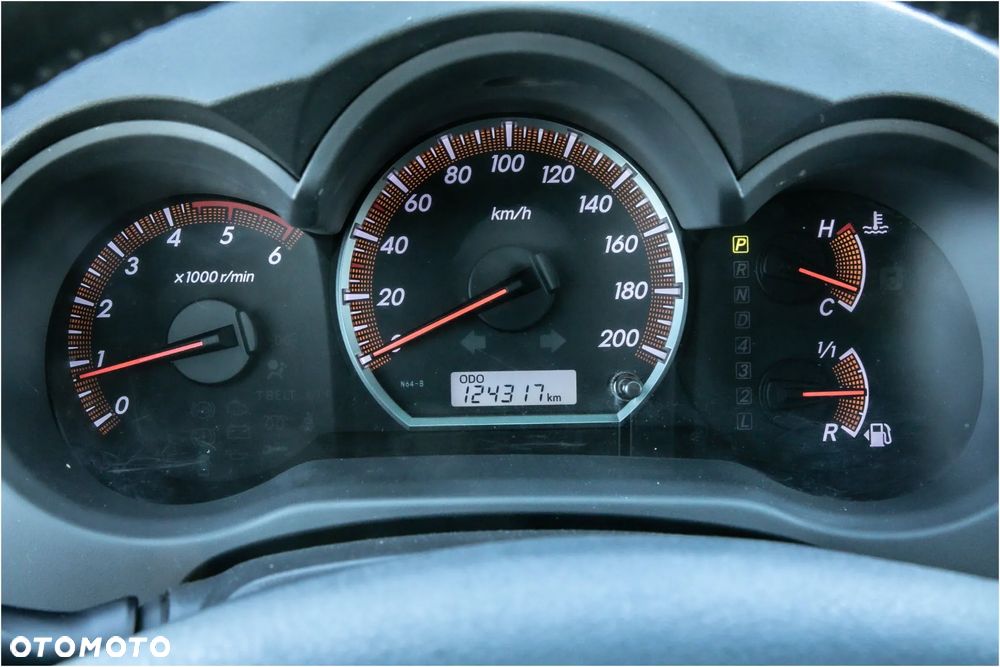 Toyota Hilux 3.0 D-4D SR5 - 18