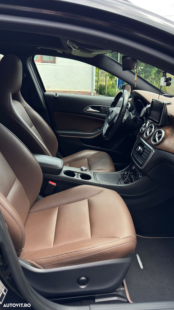 Mercedes-Benz GLA 220 CDI 4MATIC 7G-DCT - 21