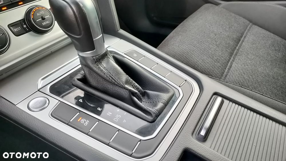 Volkswagen Passat 2.0 TDI SCR DSG Comfortline - 22