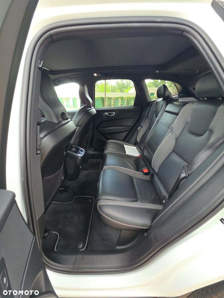 Volvo XC 60 T5 AWD R-Design - 9