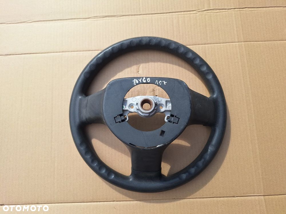KIEROWNICA MULTIFUNKCYJNA PEUGEOT 107 AYGO C1 - 2