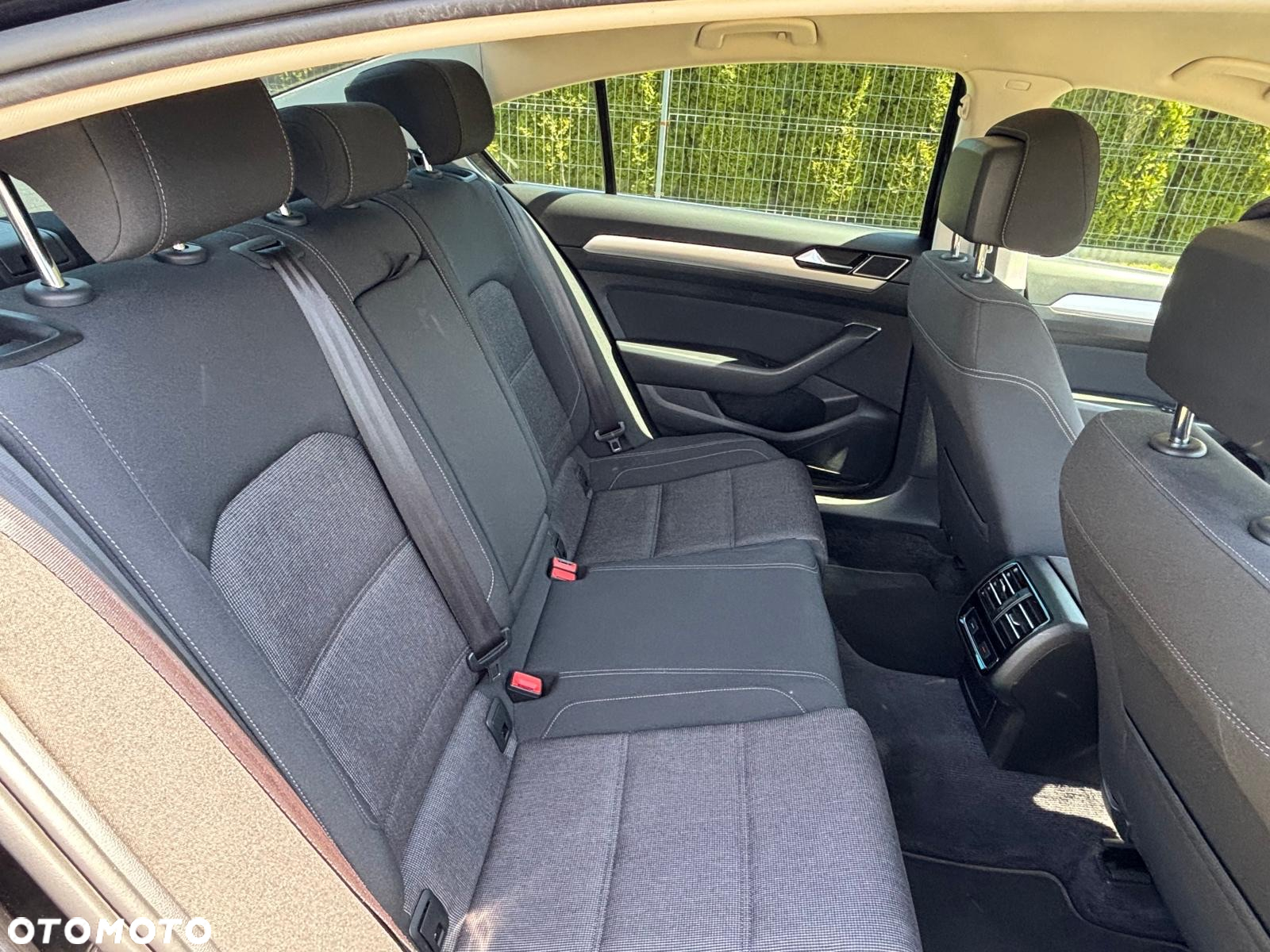 Volkswagen Passat 2.0 TDI BMT Comfortline - 12