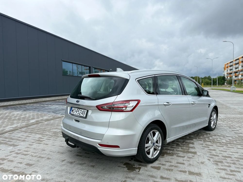 Ford S-Max - 17
